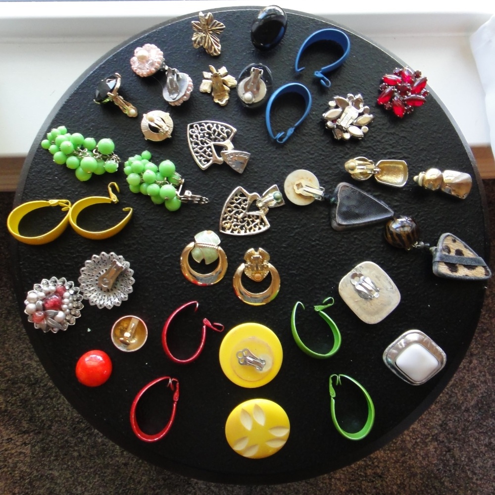 18 PRS Clip On VTG Earrings